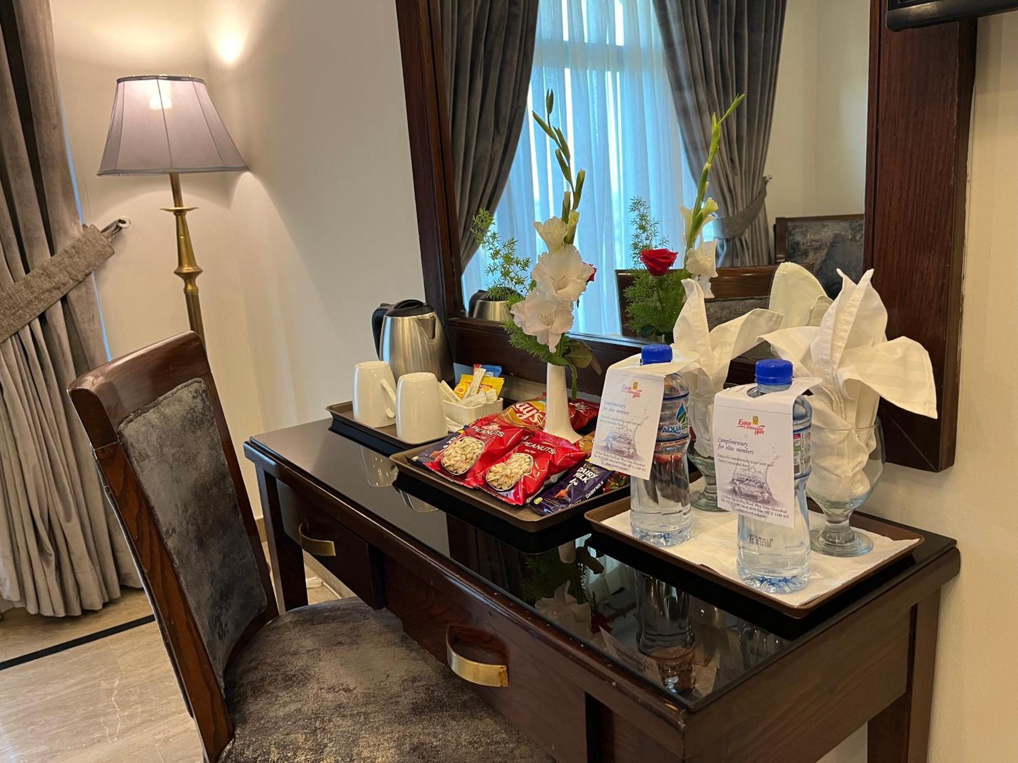 Envoy Continental Hotel Islamabad Zewnętrze zdjęcie